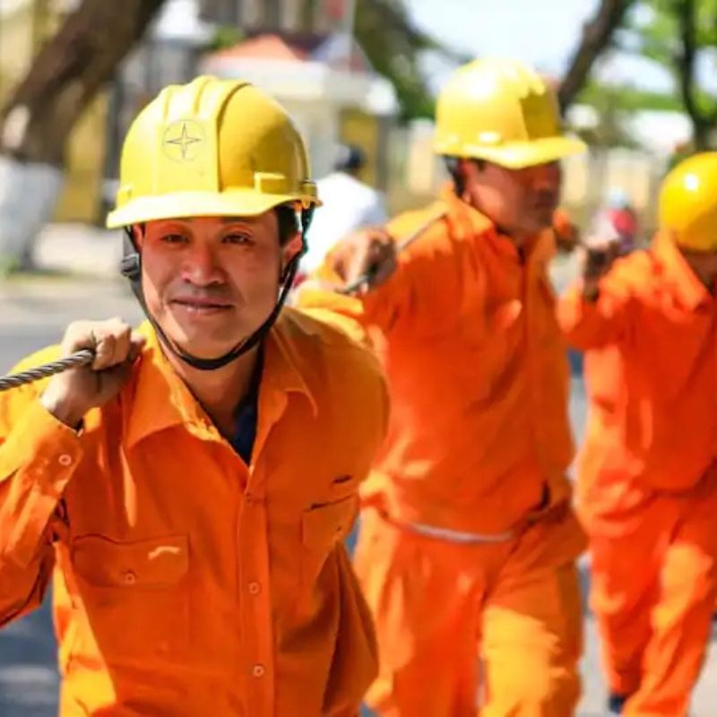 Trang phục đặc trưng của công nhân điện lực